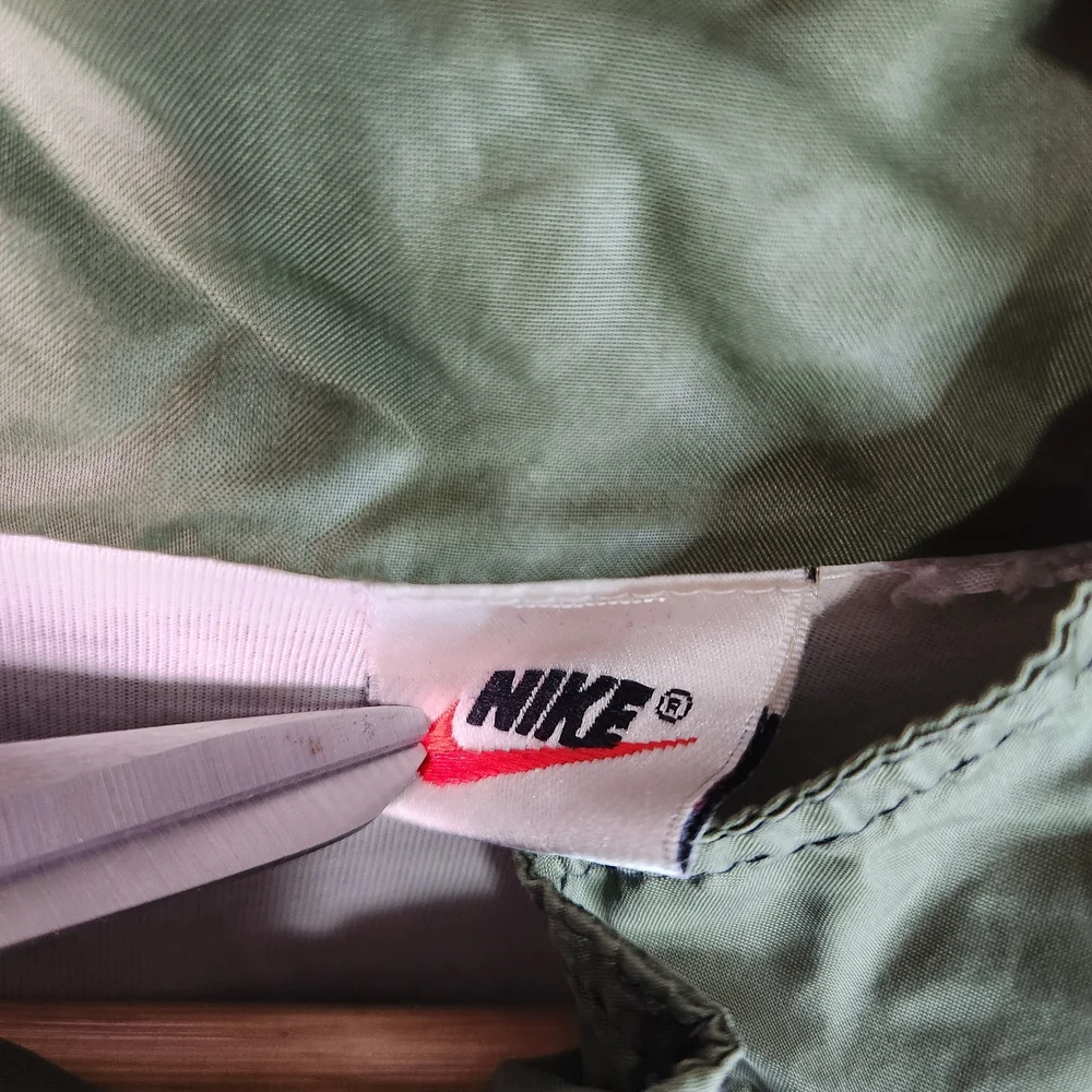 Vintage Nike Windbreaker Men's Green and Black Jacket 90s - Picture 14 of 16
